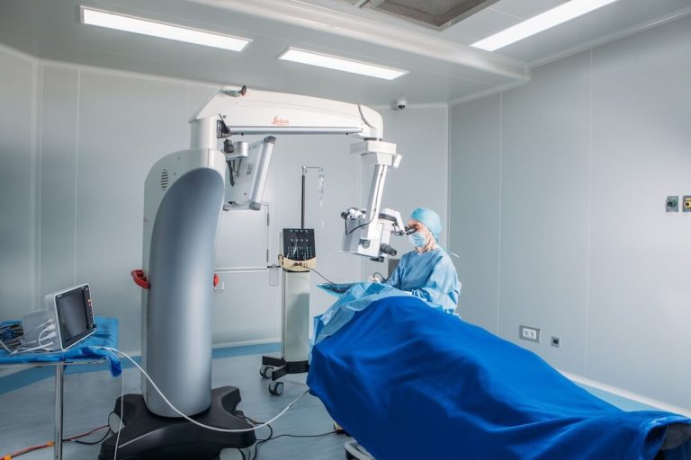 Pemeriksaan Mata: Jenis, Manfaat, dan Beda Periksa Mata di Optik dengan Dokter