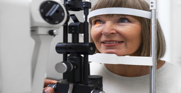 Mata Silinder Bisakah Operasi LASIK? Ini Syarat dan Biayanya