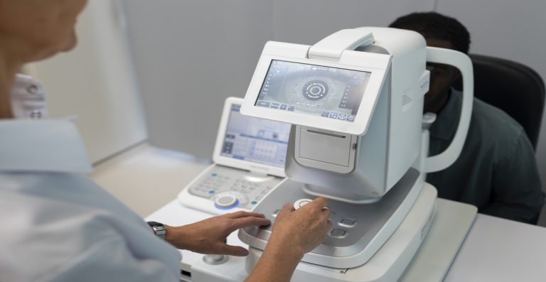 Adakah Batas Minimal Umur untuk LASIK Mata? Ini Rekomendasinya