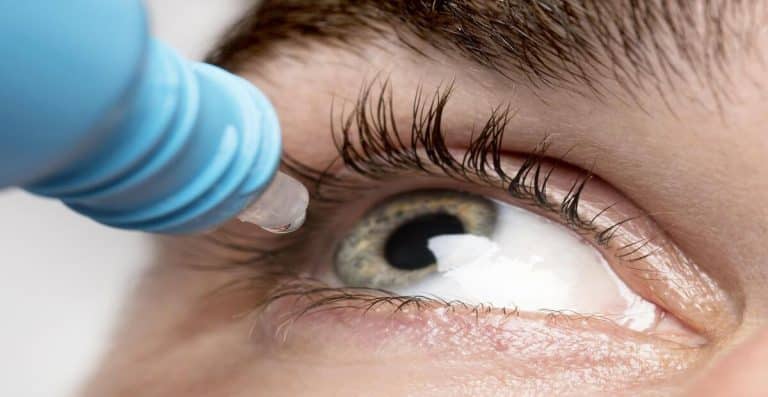 Apakah Perlu Obat Tetes Mata setelah Operasi LASIK?