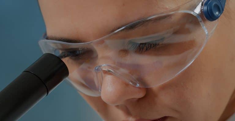 PRK vs LASIK: Perbandingan Metode, Risiko, Biaya, dan Hasilnya